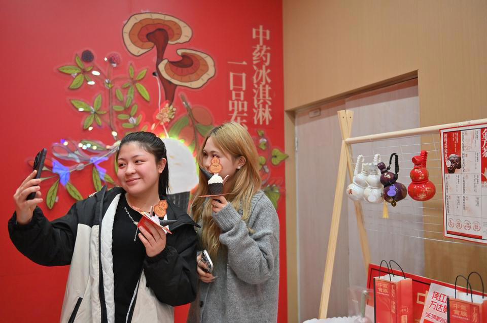 「特別な日」のアイス, スタバ、ハーゲンダッツ…米「高級」ブランドの不振, 日本市場との共通点と違い, スタバとハーゲンダッツの共通点, 古くて不透明なマーケティング戦略, ハーゲンダッツとスタバは似た運命をたどるのか