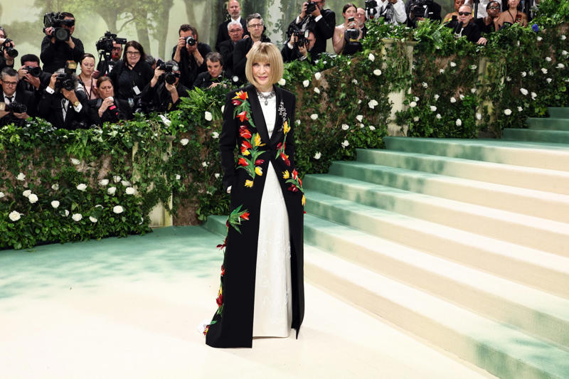 Organiser of the MET Gala Anna Wintour will no longer be editor-in-chief of Vogue, Resigns after 37 years, She is not leaving Vogue entirely, Retains her management positions, A new publishing figure, Her activities, Tennis and theatre editor, Very influential in the fashion world, Revitalised Vogue US, Important changes, The first man on the cover, 'The Devil Wears Prada', was that you?, Organiser of the MET Gala, Her role as a grandmother