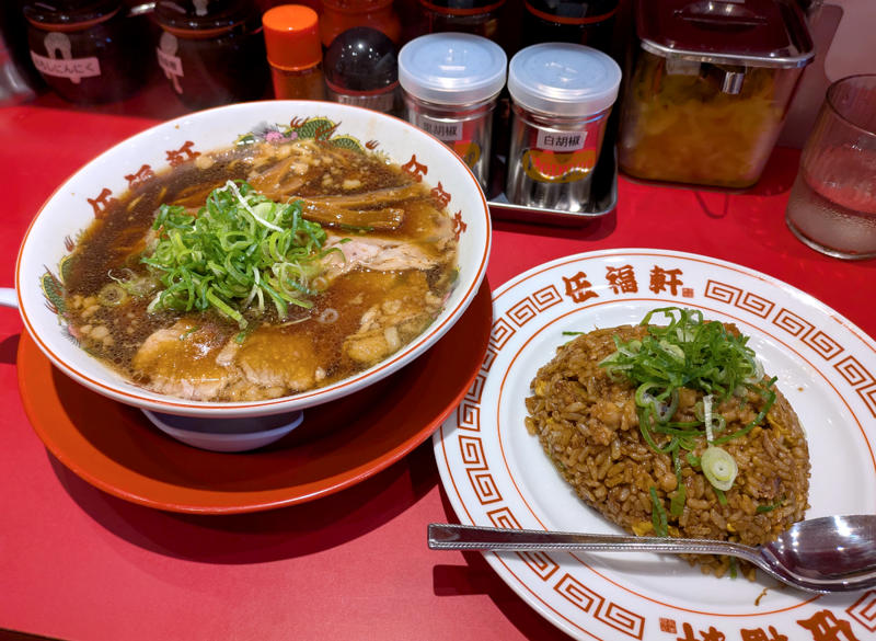 ・10店同時オープン, ・背脂黒ラーメン, ・たくあんの使いどころ, ・この貼り紙は……, ・今回訪問した店舗の情報