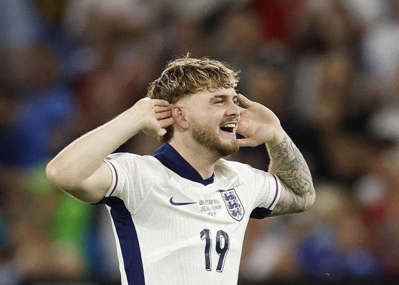 Latest transfer news headlines, Done deal!, Mosquera to complete Arsenal move, Bayern consider Arsenal duo, Done deal!, No breakthrough in Vinicius talks, Liverpool turn focus to new striker, Arsenal could wait for further signings, Liverpool to enter Mateta race, West Ham consider Elliott move, Mosquera set for Arsenal medical, Chelsea still interested in Garnacho, Fenerbahce keen on Rashford, Gyokeres to Arsenal in danger?, Gunners set to turn to Eze, Man Utd make Tolisso enquiry, Sneijder Jr signs first pro deal, Bakayoko set for Bundesliga, Race on for Rios, Mosquera confirms Valencia exit, Porto interested in Taylor, Cairney pens new Fulham contract, Ter Stegen not in Flick plans, PSG join Real in race for Liverpool star, Mbeumo returns to Brentford training, Jesus appointed new Al-Nassr manager, More on Ekitike, Fernandez joins Madrid, Newcastle lodge Ekitike bid, Milan announce Modric, Mamardashvili reacts to 'special' Liverpool debut, Forest lodge complaint over Spurs' Gibbs-White approach, Coventry due millions in Gyokeres sell-on fees, Modric takes AC Milan No14 after medical, Brentford see Hutchinson as Mbeumo replacement, Kudus risks Hammers fans wrath, Leicester and QPR agree compensation over Cifuentes, Eze to Arsenal latest with Gyokeres and Mosquera deals close, Sunderland and West Ham vying for Leicester playmaker, United preparing £26m bid for Colombian midfielder, Sesko's agent contacts four Premier League suitors, Villa loan full-back to Leipzig again, Petrovic has Bournemouth medical today, Liverpool want more than £45m for Konate, Forest target chooses RB Leipzig, Brentford could replace Mbeumo with Hutchinson, Madueke completes Arsenal move, Who are the Premier League's big spenders so far?, Liverpool eyeing big Vini Jr bid, Newcastle and Man Utd lead Ekitike race, Darren Fletcher to lead United U18s, Gyokeres to Arsenal latest, Liverpool meet with Mateta, Madueke having Arsenal medical today, Rashford rejects Saudi move, Arsenal 'increasingly confident' of Nwaneri extension, Al Hilal want Watkins, Vlahovic to snub United for AC Milan, Gibbs-White back at Forest, Arsenal agree Mosquera deal, Bayern could target £20m Trossard, £19m West Ham centre-back target flies to London, Garnacho excluded from United pre-season squad, Travers medical today, DONE DEAL, Arsenal eye Eze deal, Gibbs-White set for Forest return, Arsenal working on Mosquera deal, Neom SC to sign Xhaka, Chelsea prize money, Gyokeres update, Arsenal set to commence Nwaneri contract talks, DONE DEAL, Mosquera to Arsenal, Garnacho rejects Al Nassr move, West Ham target Liverpool duo, Spurs eye Esteve, Arsenal 'completing' Gyokeres move, Battle for Palhinha, Petrovic set for Bournemouth medical, Sunderland eye Ramsdale, Kiwior no longer part of Arteta's plans, Ferguson 'chooses' Roma, Bizot set for Villa, Arsenal set to commence Nwaneri contract talks, West Ham close in on new signing, Arsenal 'setback' in Gyokeres pursuit, Arsenal to Madueke update, Man Utd braced for Barca approach for Rashford, Spurs hope over Gibbs-White, Arsenal target Gyokeres as part of TRIPLE deal, Fenerbahce rule out move for Spurs midfielder, Garnacho rejects Al Nassr move, Totteham latest on Gibbs-White, Benfica target cut-price Joao Felix deal, Chelsea set Nkunku price, PSG want Fulham ‘crown jewel’