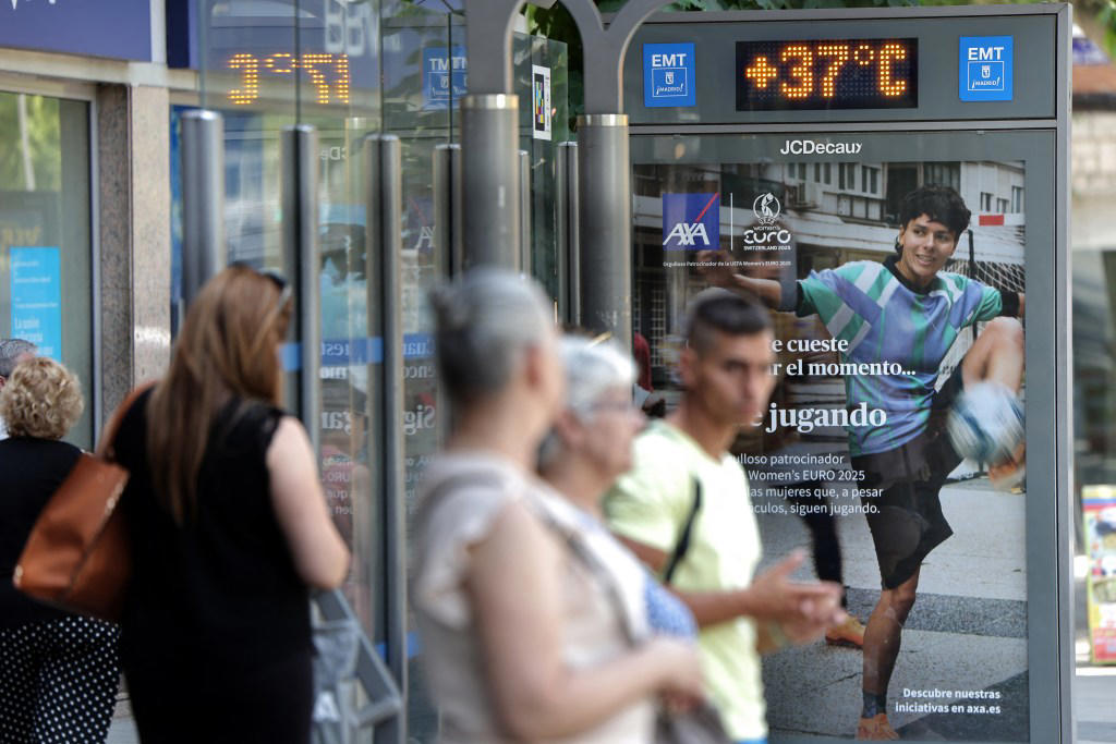 Scorching 40°C temperatures ‘will soon become the new normal for the UK’