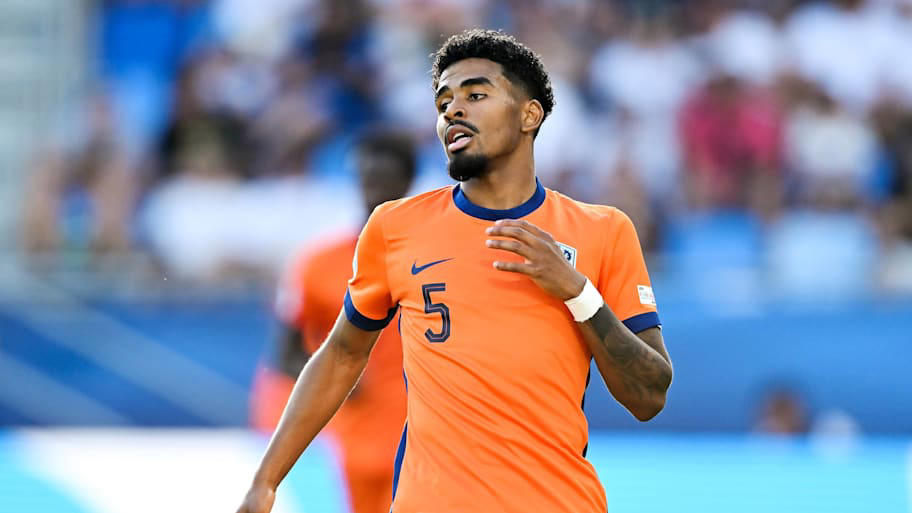 25. Lewis Hall, 24. Caio Henrique, 23. Ian Maatsen, 22. Nuno Tavares, 21. Miguel Gutiérrez, 20. Raphaël Guerreiro, 19. Destiny Udogie, 18. Andrea Cambiaso, 17. Andrew Robertson, 16. Álvaro Carreras, 15. Tino Livramento, 14. Jorrel Hato, 13. Rayan Aït-Nouri, 12. Myles Lewis-Skelly, 11. Ferland Mendy, 10. Antonee Robinson, 9. Theo Hernandez, 8. Marc Cucurella, 7. Alejandro Grimaldo, 6. Milos Kerkez, 5. Alejandro Balde, 4. Alphonso Davies, 3. Federico Dimarco, 2. Joško Gvardiol, 1. Nuno Mendes