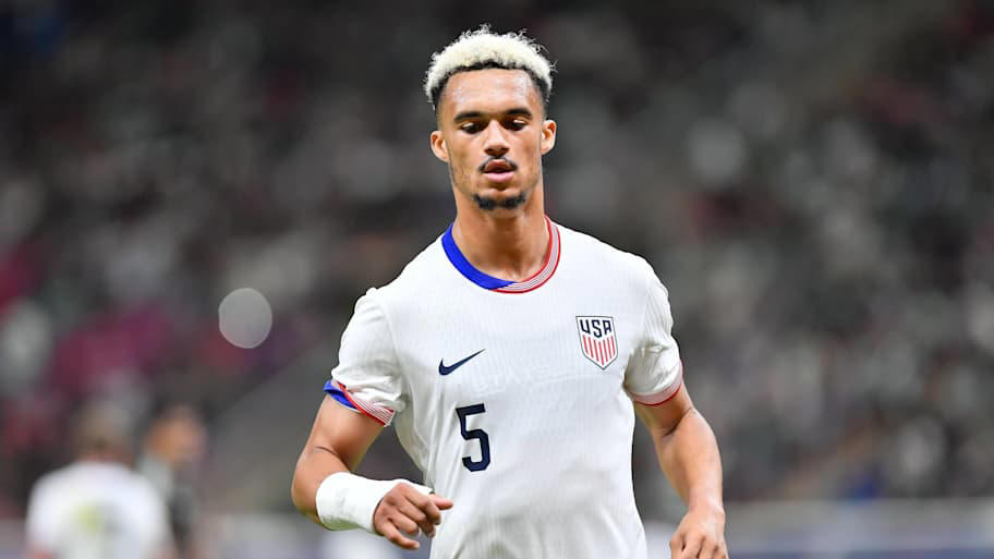 25. Lewis Hall, 24. Caio Henrique, 23. Ian Maatsen, 22. Nuno Tavares, 21. Miguel Gutiérrez, 20. Raphaël Guerreiro, 19. Destiny Udogie, 18. Andrea Cambiaso, 17. Andrew Robertson, 16. Álvaro Carreras, 15. Tino Livramento, 14. Jorrel Hato, 13. Rayan Aït-Nouri, 12. Myles Lewis-Skelly, 11. Ferland Mendy, 10. Antonee Robinson, 9. Theo Hernandez, 8. Marc Cucurella, 7. Alejandro Grimaldo, 6. Milos Kerkez, 5. Alejandro Balde, 4. Alphonso Davies, 3. Federico Dimarco, 2. Joško Gvardiol, 1. Nuno Mendes