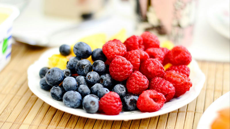 1. Choose Foods with High Water Content, 2. Fill Half Your Plate with Veggies, 3. Choose High-Protein, High-Fiber Foods, 4. Using Smaller Bowls &amp; Plates, 5. Have More Soup, 6. Add Protein Powder, 7. Choose Foods You Can Chew, 8. Prep Ahead, 9. Cook Smarter, 10. Eat Mindfully &amp; Intuitively, 1. Berries, 2. Watermelon, 3. Cauliflower, 4. Zucchini, 5. Chicken Breast, 6. Cottage Cheese, 7. Greek Yogurt, 8. Popcorn, 10. Fish