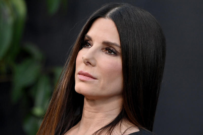Celebrities who experienced the loss of a partner Céline Dion, Liam Neeson, Courtney Love, Tom Ford, Natascha McElhone, Anna Nicole Smith, Yoko Ono, Patton Oswalt, Lauren Bacall, Elizabeth Taylor, John Travolta, Theodore Roosevelt, Hank Williams Jr., Queen Victoria, Thomas Jefferson