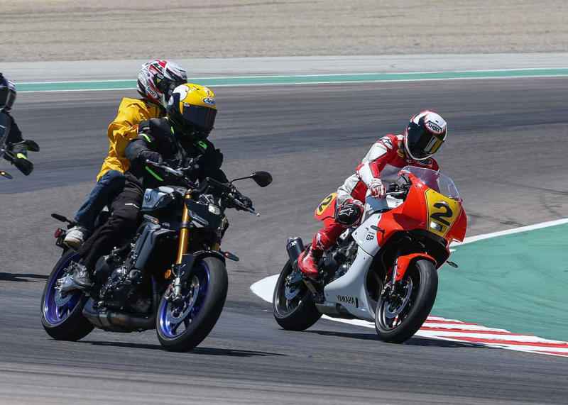 伝説のライダーのための特別仕様・XSR900GPで走行！, レジェンドに敬意をこめて贈呈されたヤマハ「XSR900GP」, ウェイン・レイニー パレードランの動画・写真, ヤマハ「XSR900GP」の関連記事