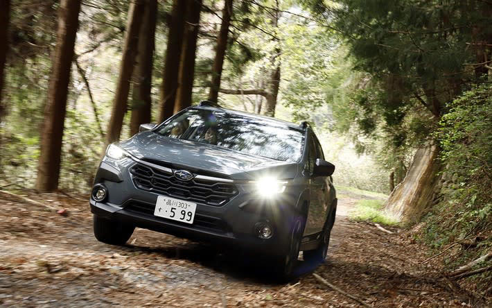 アウトドアにおすすめなSUV「5つのポイント」とは, ポイント1：大容量のラゲッジスペース（荷室）, ポイント2：快適な乗り心地と燃費性能, ポイント3：悪路も安心の走破性, ポイント4：あると便利な給電機能, ポイント5：納得できる価格, 積載力高く燃費が良い：トヨタ カローラクロス, クラストップレベルの広大な荷室, 安定した走りと優れた燃費, 全車にアクセサリーコンセントを装着可能, コンパクトで安く使いやすい：トヨタ ライズ／ダイハツ ロッキー, コンパクトながら驚きの積載力, 普段使いから悪路までこなす走行性能, ハイブリッド車はアクセサリーコンセントが選択可能, 2種類のパワーユニットと選びやすい価格, 高い悪路走破性が自慢：スバル クロストレック, アクティブに使えるタフな荷室, スバル独自のAWDで悪路に強い, 選べる2つのハイブリッドシステム, アクセサリーコンセント設定あり, 多彩なシートアレンジが魅力：ホンダ ヴェゼル, アイデア次第で広がる積載性, スタイリッシュさと走破性を両立, 燃費の良いハイブリッドが人気, アクセサリーコンセント設定なし, バランスのよい優等生：トヨタ ヤリスクロス, 工夫満載の使いやすい荷室, 選べる4WDと安心の運転支援, トップクラスの低燃費と選びやすい価格, ハイブリッド車はアクセサリーコンセントが選択可能, 各車種特徴・推しポイントまとめ・比較表, 車種の特徴と推しポイントまとめ, 価格・スペック比較