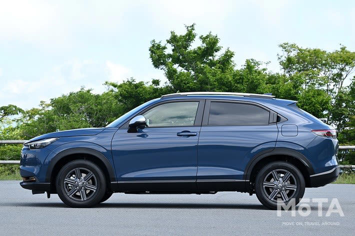 アウトドアにおすすめなSUV「5つのポイント」とは, ポイント1：大容量のラゲッジスペース（荷室）, ポイント2：快適な乗り心地と燃費性能, ポイント3：悪路も安心の走破性, ポイント4：あると便利な給電機能, ポイント5：納得できる価格, 積載力高く燃費が良い：トヨタ カローラクロス, クラストップレベルの広大な荷室, 安定した走りと優れた燃費, 全車にアクセサリーコンセントを装着可能, コンパクトで安く使いやすい：トヨタ ライズ／ダイハツ ロッキー, コンパクトながら驚きの積載力, 普段使いから悪路までこなす走行性能, ハイブリッド車はアクセサリーコンセントが選択可能, 2種類のパワーユニットと選びやすい価格, 高い悪路走破性が自慢：スバル クロストレック, アクティブに使えるタフな荷室, スバル独自のAWDで悪路に強い, 選べる2つのハイブリッドシステム, アクセサリーコンセント設定あり, 多彩なシートアレンジが魅力：ホンダ ヴェゼル, アイデア次第で広がる積載性, スタイリッシュさと走破性を両立, 燃費の良いハイブリッドが人気, アクセサリーコンセント設定なし, バランスのよい優等生：トヨタ ヤリスクロス, 工夫満載の使いやすい荷室, 選べる4WDと安心の運転支援, トップクラスの低燃費と選びやすい価格, ハイブリッド車はアクセサリーコンセントが選択可能, 各車種特徴・推しポイントまとめ・比較表, 車種の特徴と推しポイントまとめ, 価格・スペック比較