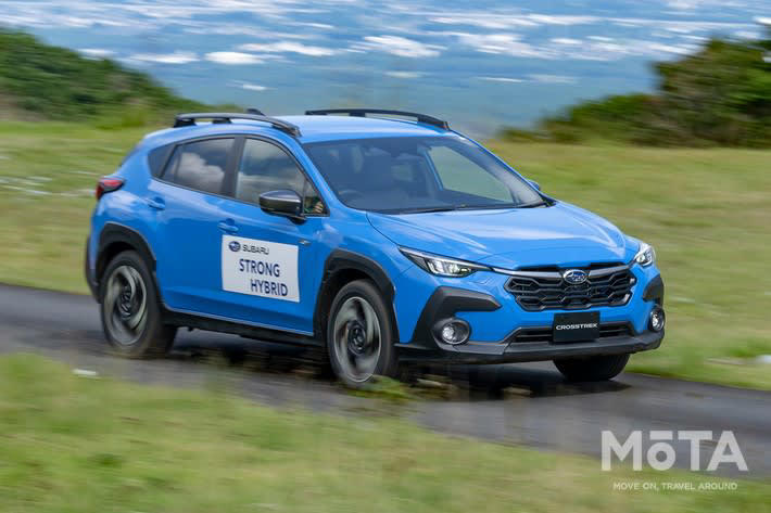 アウトドアにおすすめなSUV「5つのポイント」とは, ポイント1：大容量のラゲッジスペース（荷室）, ポイント2：快適な乗り心地と燃費性能, ポイント3：悪路も安心の走破性, ポイント4：あると便利な給電機能, ポイント5：納得できる価格, 積載力高く燃費が良い：トヨタ カローラクロス, クラストップレベルの広大な荷室, 安定した走りと優れた燃費, 全車にアクセサリーコンセントを装着可能, コンパクトで安く使いやすい：トヨタ ライズ／ダイハツ ロッキー, コンパクトながら驚きの積載力, 普段使いから悪路までこなす走行性能, ハイブリッド車はアクセサリーコンセントが選択可能, 2種類のパワーユニットと選びやすい価格, 高い悪路走破性が自慢：スバル クロストレック, アクティブに使えるタフな荷室, スバル独自のAWDで悪路に強い, 選べる2つのハイブリッドシステム, アクセサリーコンセント設定あり, 多彩なシートアレンジが魅力：ホンダ ヴェゼル, アイデア次第で広がる積載性, スタイリッシュさと走破性を両立, 燃費の良いハイブリッドが人気, アクセサリーコンセント設定なし, バランスのよい優等生：トヨタ ヤリスクロス, 工夫満載の使いやすい荷室, 選べる4WDと安心の運転支援, トップクラスの低燃費と選びやすい価格, ハイブリッド車はアクセサリーコンセントが選択可能, 各車種特徴・推しポイントまとめ・比較表, 車種の特徴と推しポイントまとめ, 価格・スペック比較