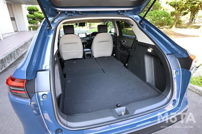 アウトドアにおすすめなSUV「5つのポイント」とは, ポイント1：大容量のラゲッジスペース（荷室）, ポイント2：快適な乗り心地と燃費性能, ポイント3：悪路も安心の走破性, ポイント4：あると便利な給電機能, ポイント5：納得できる価格, 積載力高く燃費が良い：トヨタ カローラクロス, クラストップレベルの広大な荷室, 安定した走りと優れた燃費, 全車にアクセサリーコンセントを装着可能, コンパクトで安く使いやすい：トヨタ ライズ／ダイハツ ロッキー, コンパクトながら驚きの積載力, 普段使いから悪路までこなす走行性能, ハイブリッド車はアクセサリーコンセントが選択可能, 2種類のパワーユニットと選びやすい価格, 高い悪路走破性が自慢：スバル クロストレック, アクティブに使えるタフな荷室, スバル独自のAWDで悪路に強い, 選べる2つのハイブリッドシステム, アクセサリーコンセント設定あり, 多彩なシートアレンジが魅力：ホンダ ヴェゼル, アイデア次第で広がる積載性, スタイリッシュさと走破性を両立, 燃費の良いハイブリッドが人気, アクセサリーコンセント設定なし, バランスのよい優等生：トヨタ ヤリスクロス, 工夫満載の使いやすい荷室, 選べる4WDと安心の運転支援, トップクラスの低燃費と選びやすい価格, ハイブリッド車はアクセサリーコンセントが選択可能, 各車種特徴・推しポイントまとめ・比較表, 車種の特徴と推しポイントまとめ, 価格・スペック比較