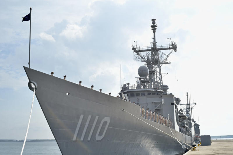 Frigates Can Taiwan stand up to Beijing alone?, China could try to take Taiwan in 2027, What happens in a one-on-one struggle?, Answer the Asian-Pacific’s hardest questions, An important note about the data, Personnel, Artillery pieces, Aircraft Carriers, Destroyers, Frigates, Landing Ships/ transport docks, Submarines, Fighter Jets, Bombers/ Attack Jets