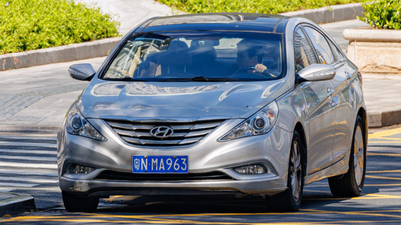 6. Hyundai Sonata 1. Tesla Model S, 2. BMW 7 Series, 3. Mercedes-Benz E-Class, 4. Audi A8, 5. Ford Escape, 6. Hyundai Sonata, 7. Lincoln Navigator, 8. Toyota Prius, 9. Nissan Rogue, 10. Volvo XC60, 11. Lexus LS, 12. Genesis GV80, 13. Volkswagen ID.4, 14. Chevrolet Equinox, 15. Cadillac CT5, 16. Kia Sportage, 17. Land Rover Range Rover, 18. Porsche Cayenne, 19. Peugeot 3008, 20. Skoda Superb