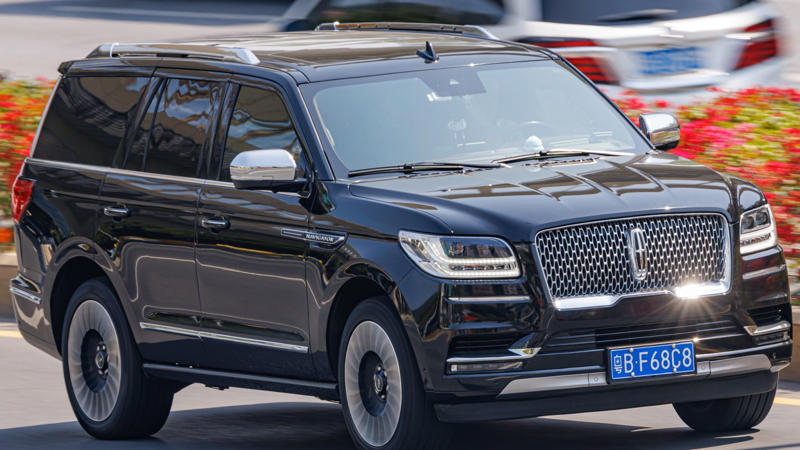 7. Lincoln Navigator 1. Tesla Model S, 2. BMW 7 Series, 3. Mercedes-Benz E-Class, 4. Audi A8, 5. Ford Escape, 6. Hyundai Sonata, 7. Lincoln Navigator, 8. Toyota Prius, 9. Nissan Rogue, 10. Volvo XC60, 11. Lexus LS, 12. Genesis GV80, 13. Volkswagen ID.4, 14. Chevrolet Equinox, 15. Cadillac CT5, 16. Kia Sportage, 17. Land Rover Range Rover, 18. Porsche Cayenne, 19. Peugeot 3008, 20. Skoda Superb