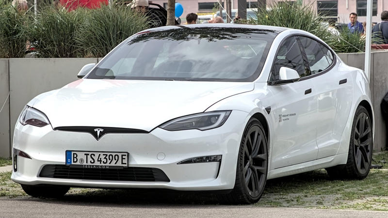 1. Tesla Model S 1. Tesla Model S, 2. BMW 7 Series, 3. Mercedes-Benz E-Class, 4. Audi A8, 5. Ford Escape, 6. Hyundai Sonata, 7. Lincoln Navigator, 8. Toyota Prius, 9. Nissan Rogue, 10. Volvo XC60, 11. Lexus LS, 12. Genesis GV80, 13. Volkswagen ID.4, 14. Chevrolet Equinox, 15. Cadillac CT5, 16. Kia Sportage, 17. Land Rover Range Rover, 18. Porsche Cayenne, 19. Peugeot 3008, 20. Skoda Superb