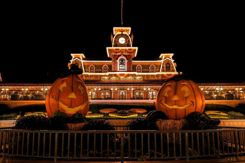 Magic Kingdom Halloween Decor Buzz Lightyear's Space Ranger Spin, Big Thunder Mountain Railroad, Starbucks At Disney Springs West, Walt Disney World Railroad Station in Frontierland, Muppets Courtyard, 2026 Closures