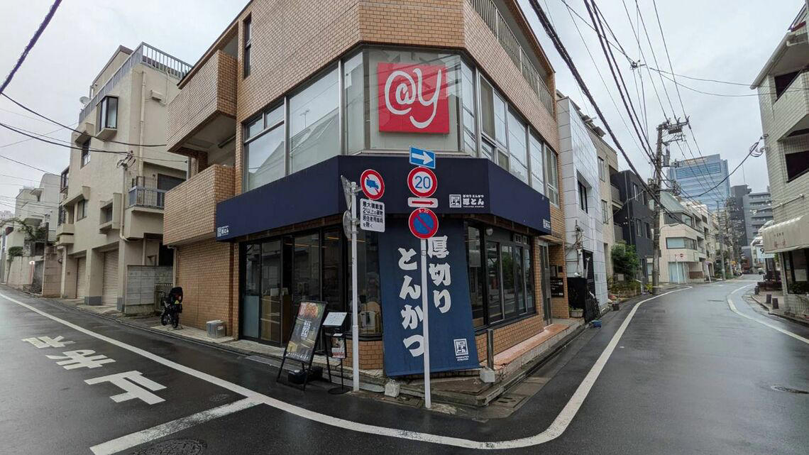 以前は「串カツ田中」だった場所、本社もすぐ近く, おかわり自由のアイテム、豊富な味変バリエーション, ごはんは目の前の羽釜から…と思いきや？, 3000円の価値はある？, 料理の質だけでなく、体験型の演出で価値を上げる, 「楽しい体験」か「面倒くさい作業」か、その分かれ目は？