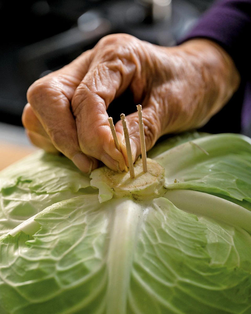 野菜をとる　～旬のものを、季節に合った調理法で, 【キャベツ】千切り・レンチンで食べやすく, 肉をとる　～タンパク質摂取のため「食べなきゃ」と意識, 【鶏肉】骨付きの手羽中が使いやすい, 《手羽》冷凍して常備, 《鶏皮》ゆでてさっぱりと