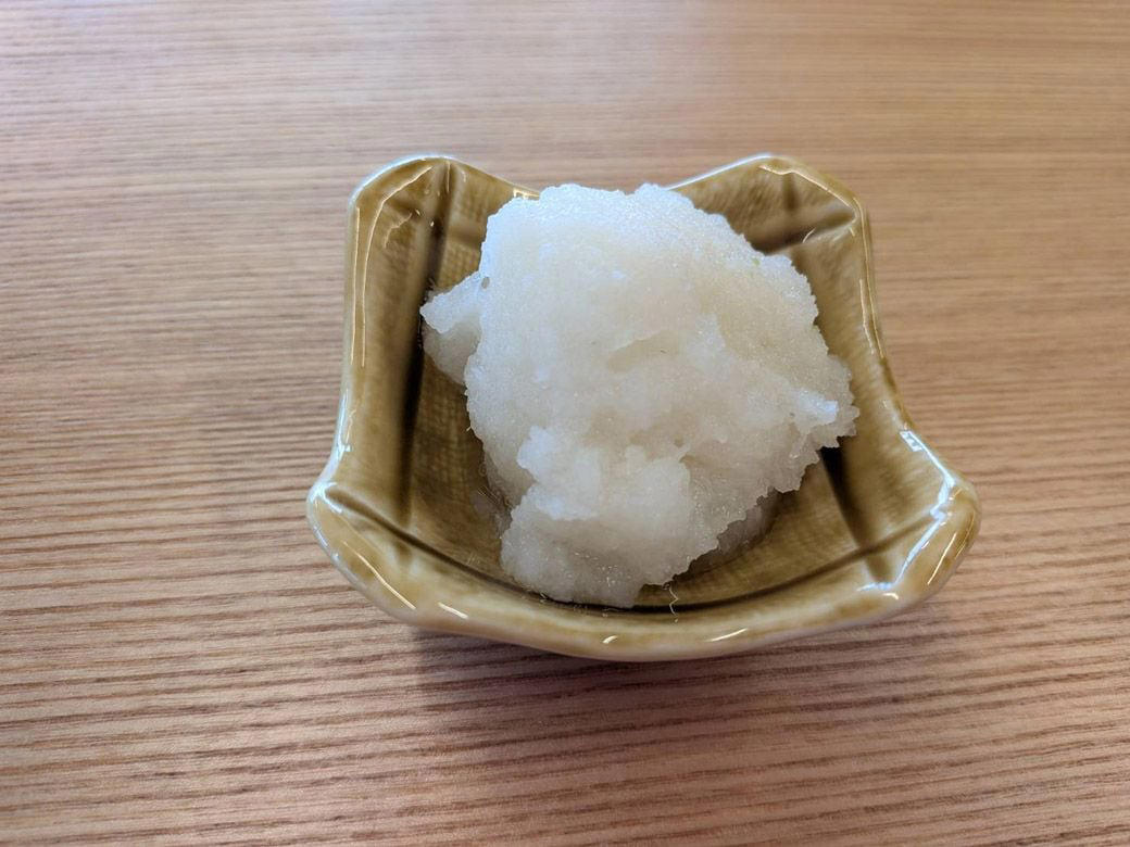 以前は「串カツ田中」だった場所、本社もすぐ近く, おかわり自由のアイテム、豊富な味変バリエーション, ごはんは目の前の羽釜から…と思いきや？, 3000円の価値はある？, 料理の質だけでなく、体験型の演出で価値を上げる, 「楽しい体験」か「面倒くさい作業」か、その分かれ目は？