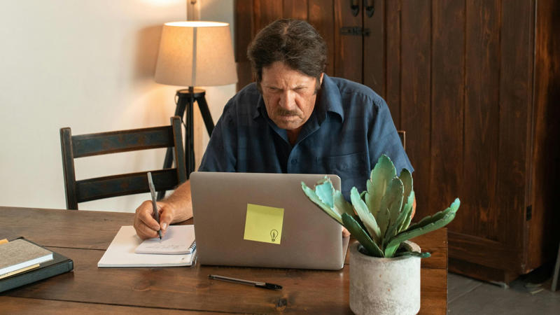 18. Use Sticky Notes 1. Start With What They Already Know, 2. Set Up Voice Assistants, 3. Use Real-Life Examples, 4. Make Tech Social, 5. Use The Search Bar, 6. Repeat And Reinforce, 7. Write Down Step-by-Step Instructions, 8. Introduce One App At A Time, 9. Create A “Tech Corner”, 10. Avoid Technical Jargon, 11. Let Them Teach Back, 12. Use Visual Aids And Diagrams, 13. Keep Devices Updated And Clutter-Free, 14. Turn Off Unnecessary Notifications, 15. Leverage YouTube Tutorials, 16. Practice Patience And Humor, 17. Teach How To Manage Passwords, 18. Use Sticky Notes, 19. Encourage Them To Explore, 20. Spot Online Scams