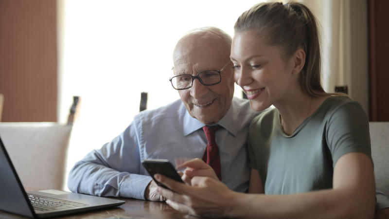 10. Avoid Technical Jargon 1. Start With What They Already Know, 2. Set Up Voice Assistants, 3. Use Real-Life Examples, 4. Make Tech Social, 5. Use The Search Bar, 6. Repeat And Reinforce, 7. Write Down Step-by-Step Instructions, 8. Introduce One App At A Time, 9. Create A “Tech Corner”, 10. Avoid Technical Jargon, 11. Let Them Teach Back, 12. Use Visual Aids And Diagrams, 13. Keep Devices Updated And Clutter-Free, 14. Turn Off Unnecessary Notifications, 15. Leverage YouTube Tutorials, 16. Practice Patience And Humor, 17. Teach How To Manage Passwords, 18. Use Sticky Notes, 19. Encourage Them To Explore, 20. Spot Online Scams