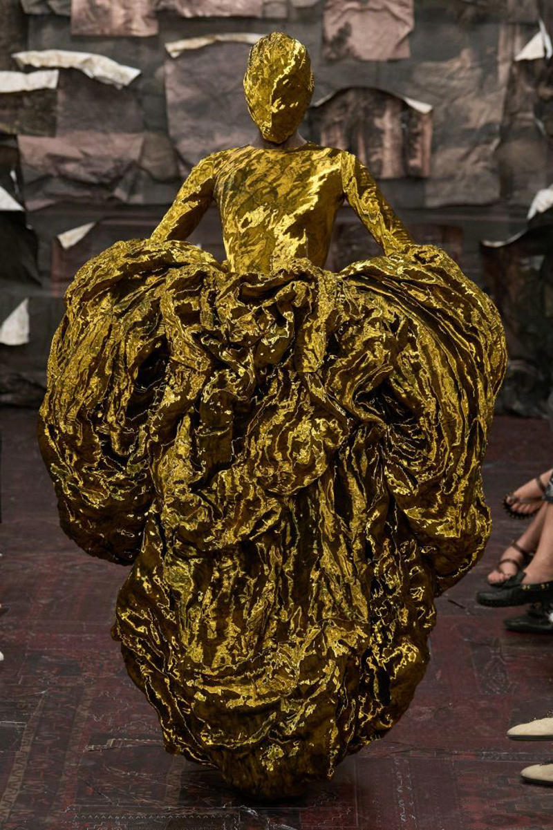 Maison Margiela Artisanal Fall 2025 Couture Viktor & Rolf – Haute Couture Fall/Winter 2025 – Backstage, Ardazaei Fall 2025 Couture, Ashi Studio Fall 2025 Couture, Balenciaga – Haute Couture Fall/Winter 2025 – Preview, Elie Saab Fall 2025 Couture, Germanier – Haute Couture Fall/Winter 2025 – Runway, Iris Van Herpen – Haute Couture Fall/Winter 2025 – Backstage, Lever Fall 2025 Couture, Maison Margiela Artisanal Fall 2025 Couture, Rahul Mishra Fall 2025 Couture, Rami Al Ali Fall 2025 Couture, Robert Wun Fall 2025 Couture, Stephane Rolland Fall 2025 Couture, Yuima Nakazato – Haute Couture Fall/Winter 2025 – Backstage