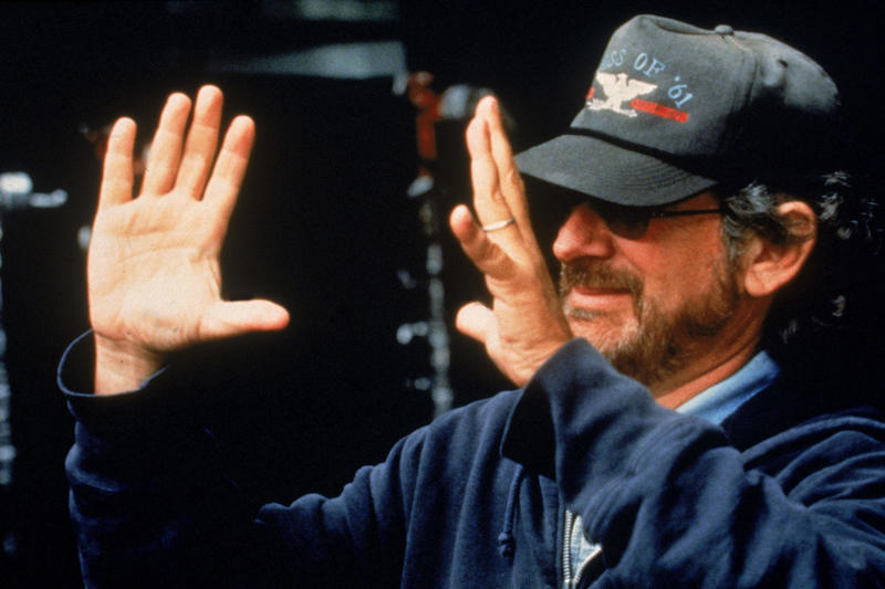The art of command, Alfred Hitchcock: Terror with a British accent, Orson Welles: The prodigy who infuriated the magnates, Steven Spielberg: The sensitive blockbuster director who turned pop into prestige, Stanley Kubrick: The emperor of the millimetric frame and cold soul, Martin Scorsese: Catholic guilt, vices, and redemption at 24 frames per second, Francis Ford Coppola: Opera, madness and helicopters over Vietnam, Billy Wilder: The Austrian who understood Hollywood better than Hollywood itself, Kathryn Bigelow: The director who turned testosterone into surgical precision, John Ford: The tough guy who founded Western mythology
