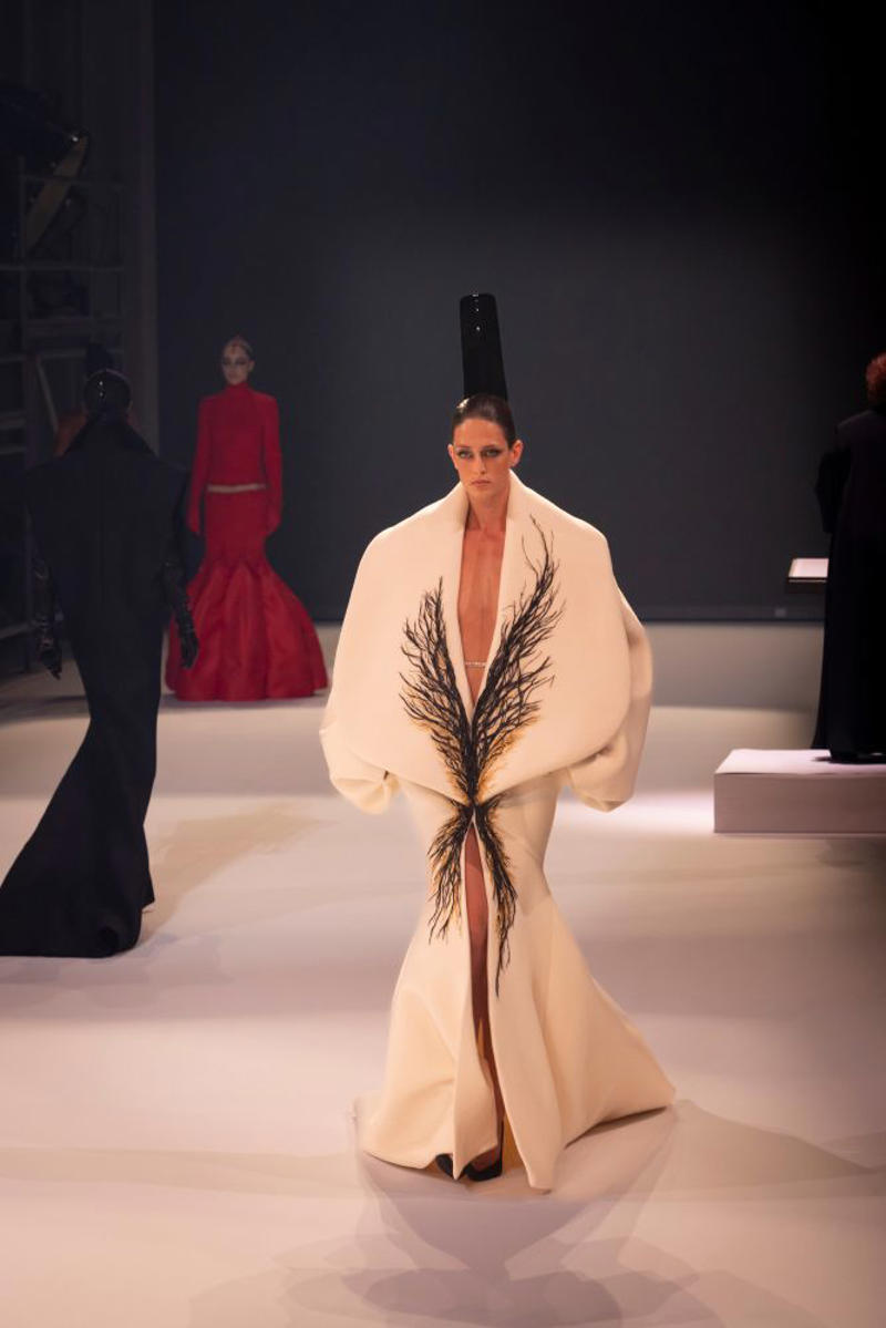 Stephane Rolland Fall 2025 Couture Viktor & Rolf – Haute Couture Fall/Winter 2025 – Backstage, Ardazaei Fall 2025 Couture, Ashi Studio Fall 2025 Couture, Balenciaga – Haute Couture Fall/Winter 2025 – Preview, Elie Saab Fall 2025 Couture, Germanier – Haute Couture Fall/Winter 2025 – Runway, Iris Van Herpen – Haute Couture Fall/Winter 2025 – Backstage, Lever Fall 2025 Couture, Maison Margiela Artisanal Fall 2025 Couture, Rahul Mishra Fall 2025 Couture, Rami Al Ali Fall 2025 Couture, Robert Wun Fall 2025 Couture, Stephane Rolland Fall 2025 Couture, Yuima Nakazato – Haute Couture Fall/Winter 2025 – Backstage