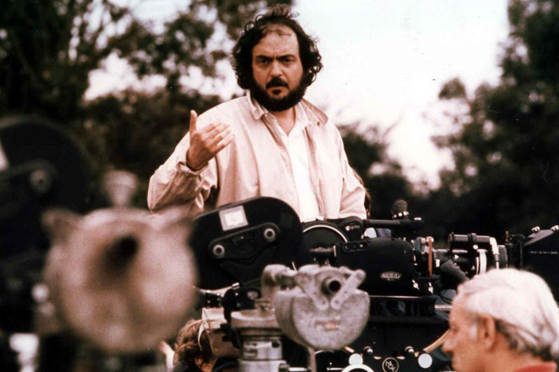The art of command, Alfred Hitchcock: Terror with a British accent, Orson Welles: The prodigy who infuriated the magnates, Steven Spielberg: The sensitive blockbuster director who turned pop into prestige, Stanley Kubrick: The emperor of the millimetric frame and cold soul, Martin Scorsese: Catholic guilt, vices, and redemption at 24 frames per second, Francis Ford Coppola: Opera, madness and helicopters over Vietnam, Billy Wilder: The Austrian who understood Hollywood better than Hollywood itself, Kathryn Bigelow: The director who turned testosterone into surgical precision, John Ford: The tough guy who founded Western mythology