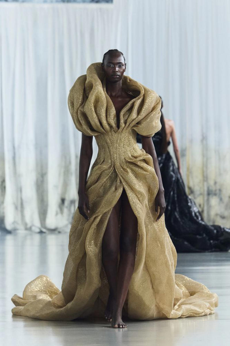 Lever Fall 2025 Couture Viktor & Rolf – Haute Couture Fall/Winter 2025 – Backstage, Ardazaei Fall 2025 Couture, Ashi Studio Fall 2025 Couture, Balenciaga – Haute Couture Fall/Winter 2025 – Preview, Elie Saab Fall 2025 Couture, Germanier – Haute Couture Fall/Winter 2025 – Runway, Iris Van Herpen – Haute Couture Fall/Winter 2025 – Backstage, Lever Fall 2025 Couture, Maison Margiela Artisanal Fall 2025 Couture, Rahul Mishra Fall 2025 Couture, Rami Al Ali Fall 2025 Couture, Robert Wun Fall 2025 Couture, Stephane Rolland Fall 2025 Couture, Yuima Nakazato – Haute Couture Fall/Winter 2025 – Backstage
