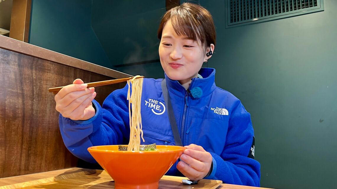 幼い頃からラーメン好きだった篠原アナ, 篠原アナが自らお店を調査, すべてのパーツを見せ、1ストロークで一気に啜る, 麺の啜りっぷりはお店の方からも好印象