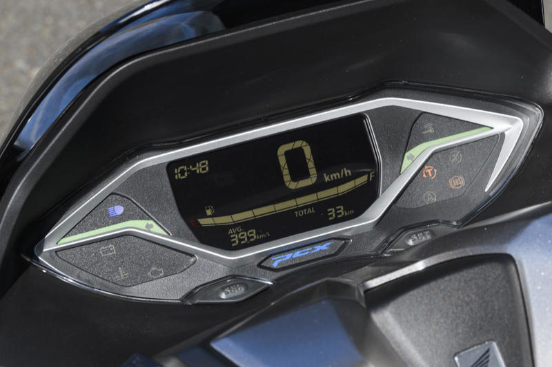 ホンダ「PCX」インプレ（太田安治）, ホンダ「PCX」カラー・人気投票, ホンダ「PCX」ライディングポジション・足つき性, ホンダ「PCX」各部装備・ディテール解説, ホンダ「PCX」主なスペック・燃費・製造国・価格, ホンダ「PCX」関連のおすすめ記事