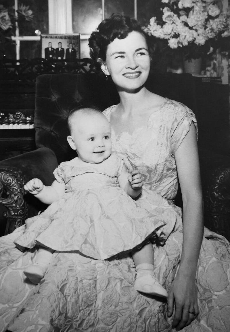 Double the Glamour: Mother-Daughter Style, 1954 Royal Dining with Angela Lansbury and Basil Rathbone, Breaking Barriers: Mary Wallace’s Historic Drive, Strength and Heritage in Canyon De Chelly, Portrait of Youth: Kiowa Girl, Berber Beauty: Ouled Nail Girl, A Shared Moment: Paula and Her Kitten, Marilyn Monroe’s Playful Potato Sack Look, Challenging the Rules: Brooklyn Dress Code Protest, 1940, Wolof Family Portrait by Emile Noal, Reunion After a Long Voyage, Elegance in Motion: Manon Chaufour by Martin Imboden, Dad’s Got Moves: Melbourne, 1940s, Fire Escape Embrace, 1946, Ani Chokyi of Tibet, Captured in Darjeeling, 1890s, Headlines and Daydreams, Champs Elysées, 1947, Timeless Athens: The Acropolis in 1860, Catharina ‘Toto’ Koopman: A Parisian Muse, 1933, On the Road Together: Family Hitchhiking, California, Einstein and His Beloved Violin, 1941, Edmund Kesting’s Play with Light and Shadow, 1930, Champagne Inspector in Protective Mask, Helen Bennett’s Stunning Spider Dress, 1939, Harriet Hoctor’s Graceful Question Mark, 1925, Double the Dazzle: The Dolly Sisters in the 1920s, Glamour at The Forbidden City, 1948, Double the Glamour: Mother-Daughter Style, 1954, Cardboard Couture: Sicilian Suit Substitute, The Day Daddy Came Home: Hector Murdoch’s Return, Courage Behind Bars: Mexico, 1935, Milk Time Mischief at Arch Badertscher’s Farm