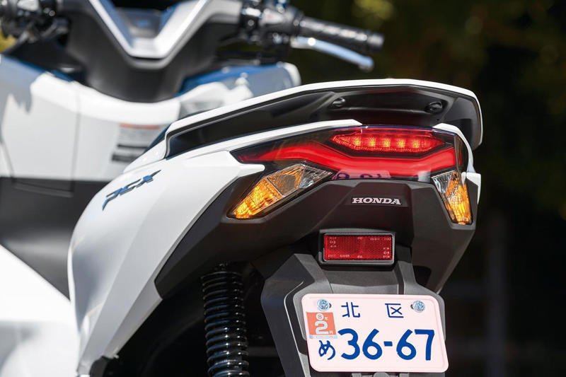 ホンダ「PCX」インプレ（太田安治）, ホンダ「PCX」カラー・人気投票, ホンダ「PCX」ライディングポジション・足つき性, ホンダ「PCX」各部装備・ディテール解説, ホンダ「PCX」主なスペック・燃費・製造国・価格, ホンダ「PCX」関連のおすすめ記事