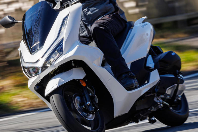 ホンダ「PCX」インプレ（太田安治）, ホンダ「PCX」カラー・人気投票, ホンダ「PCX」ライディングポジション・足つき性, ホンダ「PCX」各部装備・ディテール解説, ホンダ「PCX」主なスペック・燃費・製造国・価格, ホンダ「PCX」関連のおすすめ記事