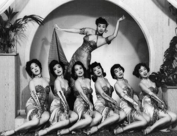 Glamour at The Forbidden City, 1948 Royal Dining with Angela Lansbury and Basil Rathbone, Breaking Barriers: Mary Wallace’s Historic Drive, Strength and Heritage in Canyon De Chelly, Portrait of Youth: Kiowa Girl, Berber Beauty: Ouled Nail Girl, A Shared Moment: Paula and Her Kitten, Marilyn Monroe’s Playful Potato Sack Look, Challenging the Rules: Brooklyn Dress Code Protest, 1940, Wolof Family Portrait by Emile Noal, Reunion After a Long Voyage, Elegance in Motion: Manon Chaufour by Martin Imboden, Dad’s Got Moves: Melbourne, 1940s, Fire Escape Embrace, 1946, Ani Chokyi of Tibet, Captured in Darjeeling, 1890s, Headlines and Daydreams, Champs Elysées, 1947, Timeless Athens: The Acropolis in 1860, Catharina ‘Toto’ Koopman: A Parisian Muse, 1933, On the Road Together: Family Hitchhiking, California, Einstein and His Beloved Violin, 1941, Edmund Kesting’s Play with Light and Shadow, 1930, Champagne Inspector in Protective Mask, Helen Bennett’s Stunning Spider Dress, 1939, Harriet Hoctor’s Graceful Question Mark, 1925, Double the Dazzle: The Dolly Sisters in the 1920s, Glamour at The Forbidden City, 1948, Double the Glamour: Mother-Daughter Style, 1954, Cardboard Couture: Sicilian Suit Substitute, The Day Daddy Came Home: Hector Murdoch’s Return, Courage Behind Bars: Mexico, 1935, Milk Time Mischief at Arch Badertscher’s Farm