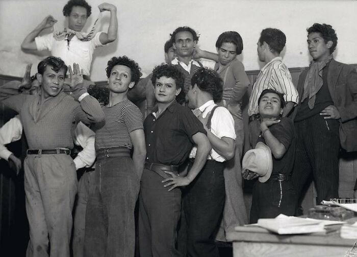 Courage Behind Bars: Mexico, 1935 Royal Dining with Angela Lansbury and Basil Rathbone, Breaking Barriers: Mary Wallace’s Historic Drive, Strength and Heritage in Canyon De Chelly, Portrait of Youth: Kiowa Girl, Berber Beauty: Ouled Nail Girl, A Shared Moment: Paula and Her Kitten, Marilyn Monroe’s Playful Potato Sack Look, Challenging the Rules: Brooklyn Dress Code Protest, 1940, Wolof Family Portrait by Emile Noal, Reunion After a Long Voyage, Elegance in Motion: Manon Chaufour by Martin Imboden, Dad’s Got Moves: Melbourne, 1940s, Fire Escape Embrace, 1946, Ani Chokyi of Tibet, Captured in Darjeeling, 1890s, Headlines and Daydreams, Champs Elysées, 1947, Timeless Athens: The Acropolis in 1860, Catharina ‘Toto’ Koopman: A Parisian Muse, 1933, On the Road Together: Family Hitchhiking, California, Einstein and His Beloved Violin, 1941, Edmund Kesting’s Play with Light and Shadow, 1930, Champagne Inspector in Protective Mask, Helen Bennett’s Stunning Spider Dress, 1939, Harriet Hoctor’s Graceful Question Mark, 1925, Double the Dazzle: The Dolly Sisters in the 1920s, Glamour at The Forbidden City, 1948, Double the Glamour: Mother-Daughter Style, 1954, Cardboard Couture: Sicilian Suit Substitute, The Day Daddy Came Home: Hector Murdoch’s Return, Courage Behind Bars: Mexico, 1935, Milk Time Mischief at Arch Badertscher’s Farm