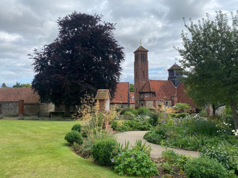 Three things to know about Wells-next-the-Sea… When to go, How to get there, Where to stay, Coffee, souvenirs and culture, Drinks and dinner, Beach and lunch, Relaxing and a final treat, Three things to know about Wells-next-the-Sea…