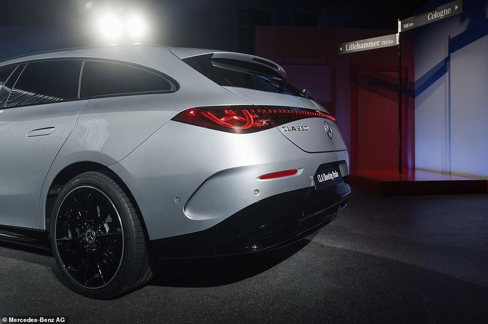 Mercedes reveals its new electric estate 1. It has an enormous panoramic roof, 2. Space race, 3. It will exclusive be an EV... to begin with, 4. Physical switches return with a 'Superscreen', 5. Say hi to AI