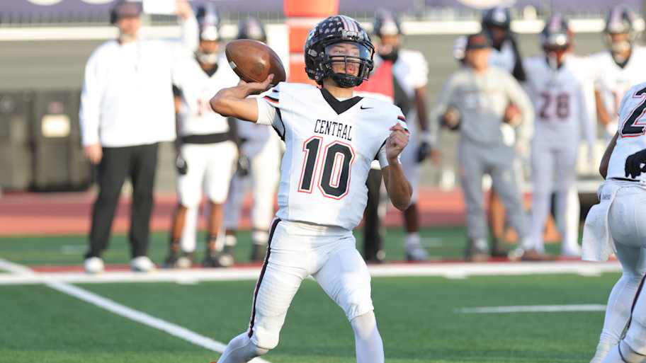 1. Ryder Lyons, Folsom, Sr., 2. Brady Smigiel, Newbury Park, Sr., 3. Brady Edmunds, Huntington Beach, Jr. , 4. Oscar Rios, Downey, Sr., 5. Luke Fahey, Mission Viejo, Sr. , 6. Ryan Hopkins, Mater Dei (Santa Ana), Sr., 7. Bryson Beaver, Vista Murrieta, Sr., 8. Corin Berry, Charter Oak (Covina), Sr. , 9.  Troy Huhn, Mission Hills (San Marcos), Sr.  , 10. Michael Mitchell, Riordan (San Francisco), Sr. , 11. Deagan Rose, Clovis, Sr., 12. Koa Malau’ulu, St. John Bosco, So., 13. Jackson Taylor, Thousand Oaks, Sr., 14. Laird Finkel, Sierra Canyon, Sr. , 15. Brady Palmer, Cathedral Catholic (San Diego), Sr.,  16. Cash Herrera, Bishop’s School (La Jolla), Sr.   , 17. Dane Weber, Chaparral (Temecula), Jr., 18. Caden Jones, Crean Lutheran (Irvine), Jr., 19. Derek Garcia, Ventura, Sr., 20. Sands Dougherty, Morro Bay, Sr., 21. Ryan Rakowski, Palos Verdes, Sr. , 22. Zachary Benitez, Granite Hills (El Cajon), Jr., 23. Alexander Lundsberg, Canyon, Sr., 24. Jelani Dippel, Central (Fresno), Jr., 25. Noah Schuback, Poway, Sr.