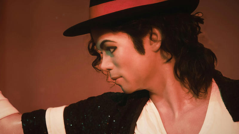 20. Michael Jackson 1. Wolfgang Amadeus Mozart, 2. Thomas Jefferson, 3. Edgar Allan Poe, 4. Oscar Wilde, 5. Friedrich Nietzsche, 6. Nikola Tesla, 7. Benedict Arnold, 8. Bela Lugosi, 9. Judy Garland, 10. Bram Stoker, 11. Sammy Davis Jr., 12. Herman Melville, 13. Vincent van Gogh, 14. Franz Kafka, 15. Emily Dickinson, 16. H.P. Lovecraft, 17. Antonio Vivaldi, 18. John Keats, 19. Emily Brontë, 20. Michael Jackson