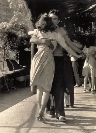 15. Testing That Chemistry on the Dance Floor, 1940s 1. Sharing Milkshakes and Smiles at the Soda Fountain, 1956, 2. ‘First Date With My Wife in Okinawa, Japan, 1999’, 3. Who Doesn’t Love a Beachy First Date?, 4. ‘My Parents on Their First Date in 1961’, 5. ‘My Dad and Mom Are on the Left. Mid-1950’s. First Date’, 6. ‘My Mom Falling Into a Stream on My Parents’ First Date, 1978’, 7. ‘My Grandparents’ First Date, 1971′, 8. ‘My Grandmother on Her First Date in 1936’, 9. ‘Couple on a Date in New York City, Circa 1963’, 10. ‘Kids on a Date Eating Popcorn From a Cinema, 1957’, 11. ‘My Mom and Dad on Their First Date, 1979’, 12. ‘Here’s My Dad on His First Date With My Mum in Hong Kong, 1989’, 13. This Couple Was Really Packing on the PDA; We Bet the Chaperone Was Not Pleased, 14. Testing That Chemistry on the Dance Floor, 1940s, 15. ‘My Parents’ First Date, Early ’70s. My Dad Was a G.I. Stationed in the Philippines. Lady in the Back Was My Mom’s Chaperone’, 16. ‘My Grandparents on Their First Date in New York City, 1949’, 17. ‘My Mom and Dad, 1955. This Was Taken at Her House Prior to Their First Date. They Were Married for 60 Years’, 18. ‘My Parents on Their First Date at 19 Years Old in Forest Grove, Oregon, 1950’