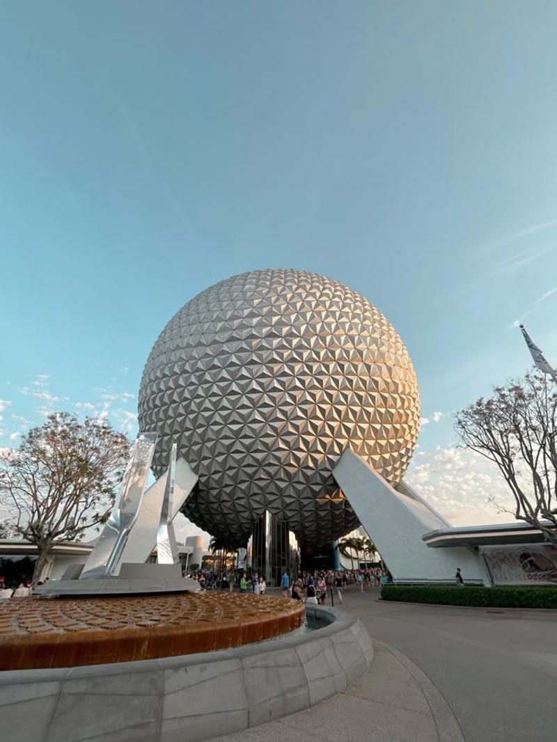 EPCOT – Florida, USA Desert of Maine – Maine, USA, Bourbon Street – Louisiana, USA, 50,000 Silver Dollar Bar – Montana, USA, Graceland – Tennessee, USA, Mystery Spot – Michigan, USA, Frontier Prison - Wyoming, USA, Times Square – New York, USA, Hollywood Walk of Fame – California, USA, Wall Drug – South Dakota, USA, Enchanted Highway – North Dakota, USA, Ark Encounter – Kentucky, USA, The Blowing Rock – North Carolina, USA, Crater of Diamonds – Arkansas, USA, EPCOT – Florida, USA, World of Coca‑Cola – Georgia, USA, Waikiki Beach – Hawaii, USA, Craters of the Moon – Idaho, USA, World’s Largest Ball of Twine – Kansas, USA