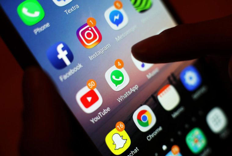 Social media awash with those eschewing usual rules, 'It feels so unstable', Messaging and in-person dates, Waiting a month, Just friends or the most fulfilling relationship?, Ended up saying 'I love you' sooner