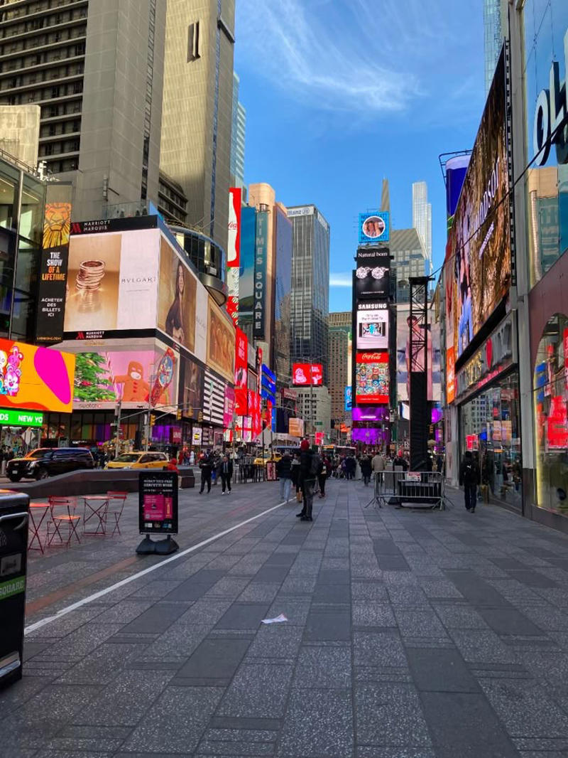 Times Square – New York, USA Desert of Maine – Maine, USA, Bourbon Street – Louisiana, USA, 50,000 Silver Dollar Bar – Montana, USA, Graceland – Tennessee, USA, Mystery Spot – Michigan, USA, Frontier Prison - Wyoming, USA, Times Square – New York, USA, Hollywood Walk of Fame – California, USA, Wall Drug – South Dakota, USA, Enchanted Highway – North Dakota, USA, Ark Encounter – Kentucky, USA, The Blowing Rock – North Carolina, USA, Crater of Diamonds – Arkansas, USA, EPCOT – Florida, USA, World of Coca‑Cola – Georgia, USA, Waikiki Beach – Hawaii, USA, Craters of the Moon – Idaho, USA, World’s Largest Ball of Twine – Kansas, USA