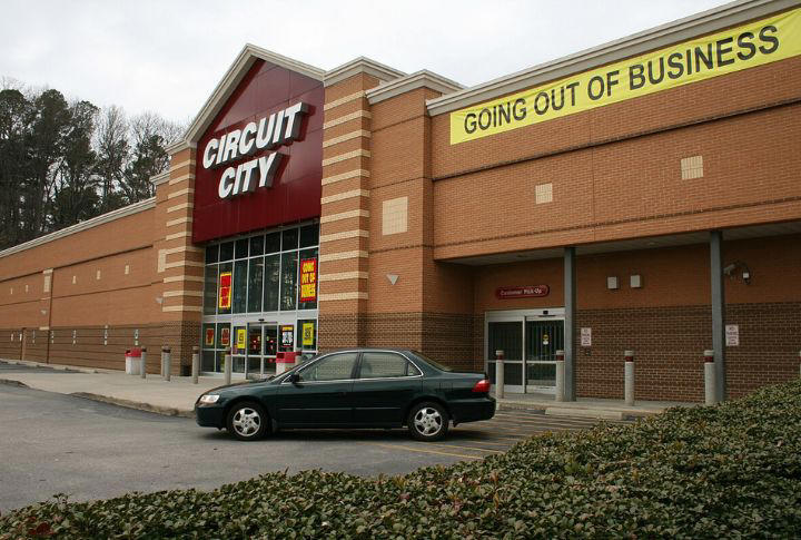 Woolworth's, Montgomery Ward, Blockbuster, Toys R Us, Circuit City, The Limited, Mervyn's, Tower Records, Linens N Things, Service Merchandise, Bradlees, Payless ShoeSource, Gottschalks, Phar-Mor, Best Products