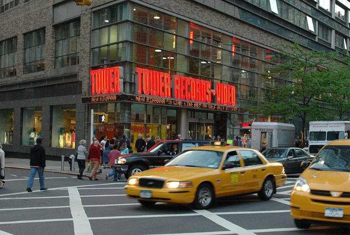 Woolworth's, Montgomery Ward, Blockbuster, Toys R Us, Circuit City, The Limited, Mervyn's, Tower Records, Linens N Things, Service Merchandise, Bradlees, Payless ShoeSource, Gottschalks, Phar-Mor, Best Products