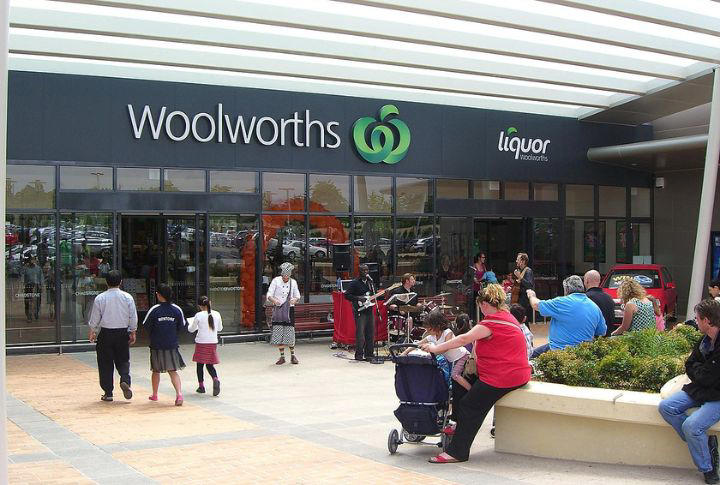 Woolworth's, Montgomery Ward, Blockbuster, Toys R Us, Circuit City, The Limited, Mervyn's, Tower Records, Linens N Things, Service Merchandise, Bradlees, Payless ShoeSource, Gottschalks, Phar-Mor, Best Products