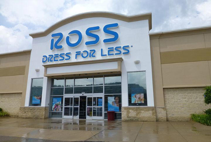 Woolworth's, Montgomery Ward, Blockbuster, Toys R Us, Circuit City, The Limited, Mervyn's, Tower Records, Linens N Things, Service Merchandise, Bradlees, Payless ShoeSource, Gottschalks, Phar-Mor, Best Products