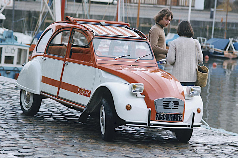 1. Alfa Romeo Disco Volante, 2. Aston Martin Lagonda, 3. Audi Type K, 4. Austin-Healey Sprite, 5. BMW Z1, 6. Citroën 2CV, 7. Citroën DS, 8. Fiat 600 Multipla, 9. Ford Consul Classic, 10. Isuzu VehiCROSS, 11. Lohner-Porsche, 12. Lotus Europa, 13. Matra Rancho, 14. Nash Metropolitan, 15. NSU Ro80, 16. Renault Sport Spider, 17. Rolls-Royce Twenty, 18. Saab 92, 19. Stout Scarab, 20. Studebaker Avanti, 21. Tatra T77, 22. Trojan, 23. Trossi Monaco, 24. Voisin C25 Aérodyne, 25. Zündapp Janus