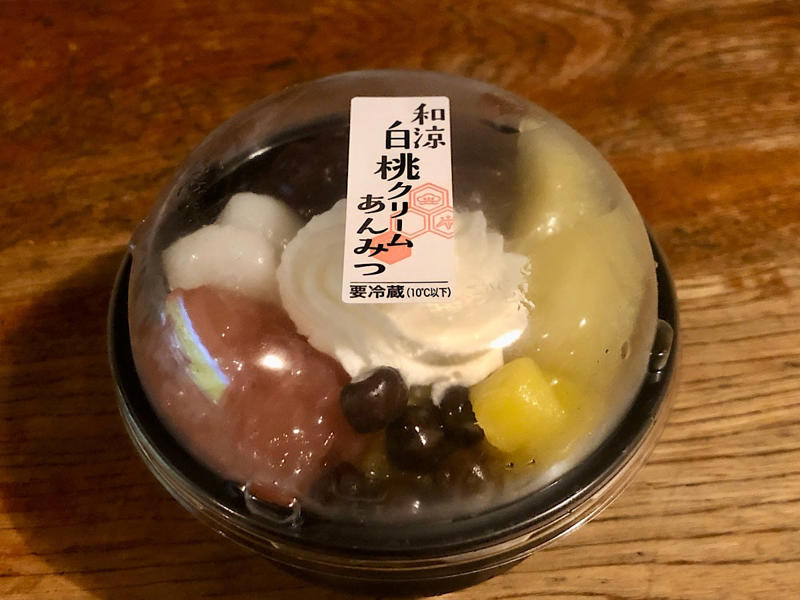 さっぱりジューシーな味わいとソフトなかき氷のような食感が最高, 白桃と粒餡、ホイップクリームの絶妙なバランスがイイ！, みずみずしい白桃の甘さと、爽やかなレアチーズクリームの酸味の組み合わせがベストマッチすぎ, 白桃の風味を味わえる、しっかり甘いホイップクリームがしみじみと美味しい